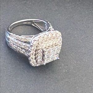 New 3 Carat white gold Diamond Ring!!